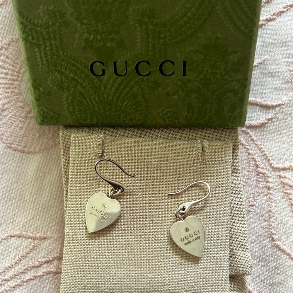 Gucci Silver Heart-Shaped Earrings with Dangling Design - Picture 3 of 3